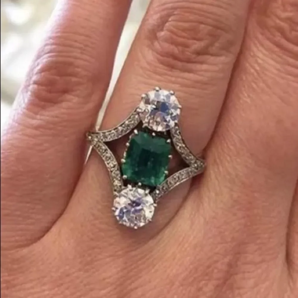 FAUX EMERALD & DIAMOND COCKTAIL RING - Picture 1 of 5